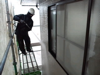 宇都宮市内で屋根外壁塗装のムキフッソで塗装の高圧洗浄