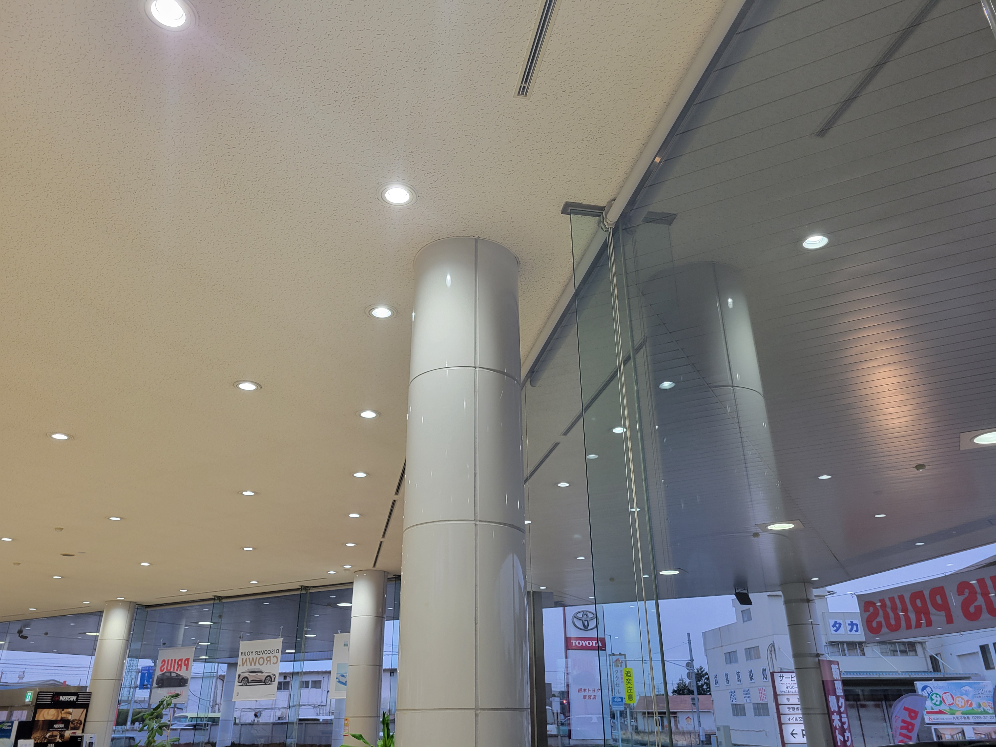 栃木トヨタ様の店舗内外壁塗装工事を施工!大型店舗の施工実績とポイント